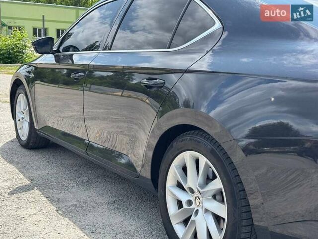 Черный Шкода Суперб, объемом двигателя 2 л и пробегом 281 тыс. км за 15500 $, фото 5 на Automoto.ua