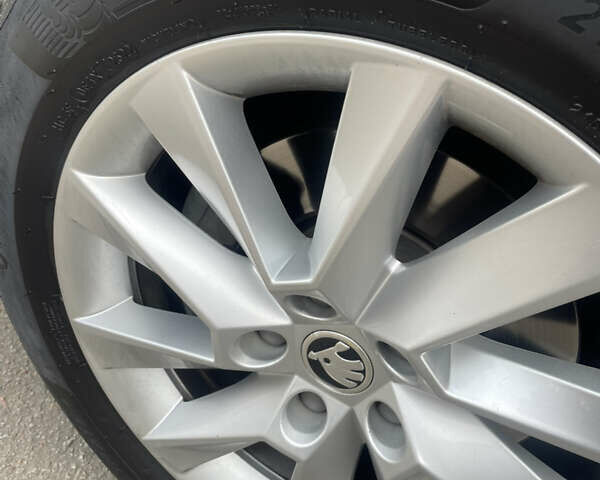 Шкода Суперб 2017 у Житомирі на Automoto.ua Чорний Шкода Суперб, об'ємом двигуна 1.97 л та пробігом 340 тис. км за 16800 $, фото 24 на Automoto.ua