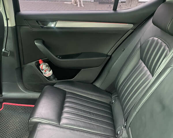 Шкода Суперб 2017 у Житомирі на Automoto.ua Чорний Шкода Суперб, об'ємом двигуна 1.97 л та пробігом 340 тис. км за 16800 $, фото 17 на Automoto.ua