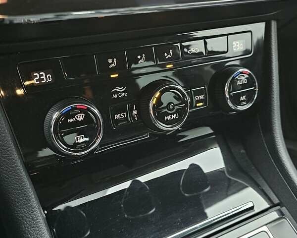 Черный Шкода Суперб, объемом двигателя 1.97 л и пробегом 200 тыс. км за 10900 $, фото 4 на Automoto.ua