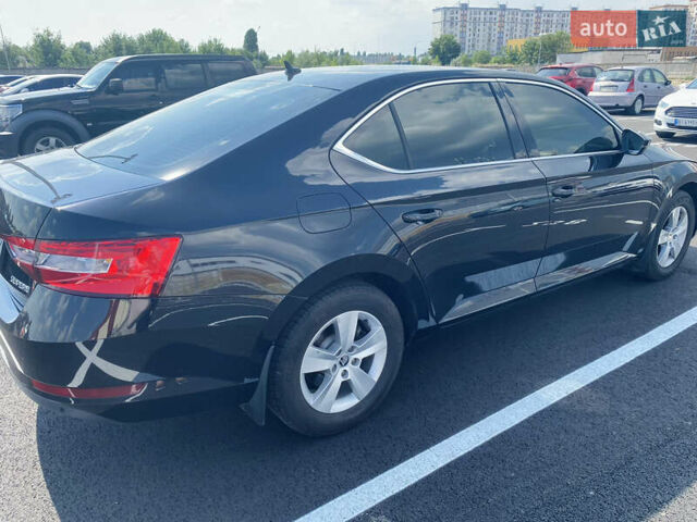Чорний Шкода Суперб, об'ємом двигуна 1.8 л та пробігом 159 тис. км за 17450 $, фото 2 на Automoto.ua