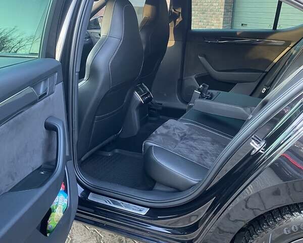 Черный Шкода Суперб, объемом двигателя 1.97 л и пробегом 110 тыс. км за 29499 $, фото 10 на Automoto.ua