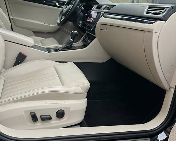 Черный Шкода Суперб, объемом двигателя 1.97 л и пробегом 177 тыс. км за 29000 $, фото 46 на Automoto.ua