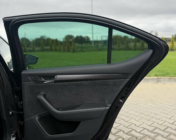 Чорний Шкода Суперб, об'ємом двигуна 2 л та пробігом 115 тис. км за 38700 $, фото 91 на Automoto.ua