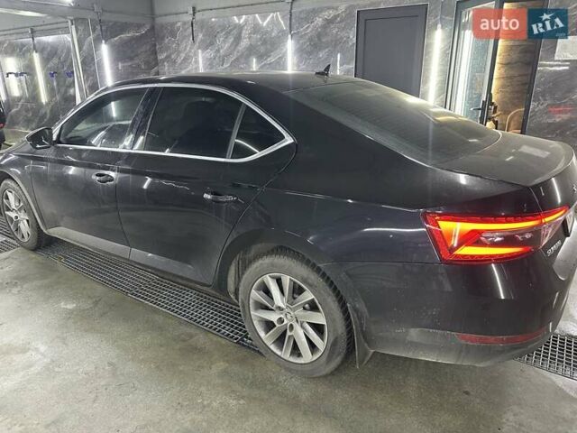 Черный Шкода Суперб, объемом двигателя 2 л и пробегом 92 тыс. км за 29800 $, фото 2 на Automoto.ua