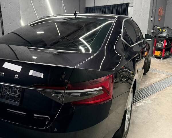 Черный Шкода Суперб, объемом двигателя 2 л и пробегом 87 тыс. км за 35850 $, фото 1 на Automoto.ua