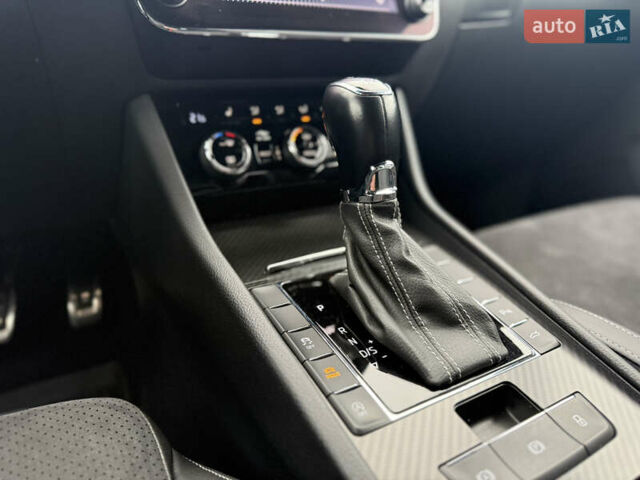 Чорний Шкода Суперб, об'ємом двигуна 2 л та пробігом 115 тис. км за 38700 $, фото 126 на Automoto.ua