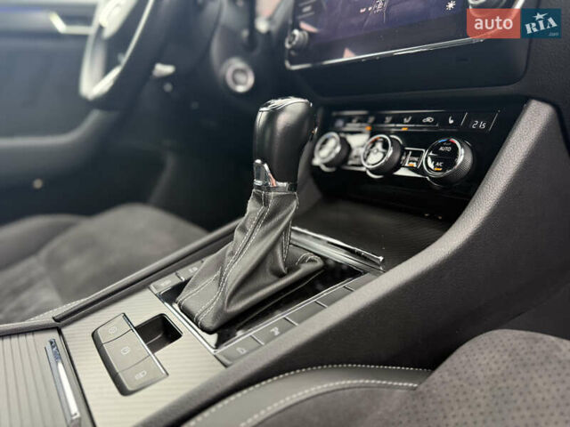 Чорний Шкода Суперб, об'ємом двигуна 2 л та пробігом 115 тис. км за 38700 $, фото 85 на Automoto.ua