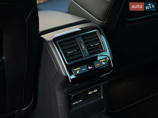 Черный Шкода Суперб, объемом двигателя 1.4 л и пробегом 134 тыс. км за 31999 $, фото 29 на Automoto.ua