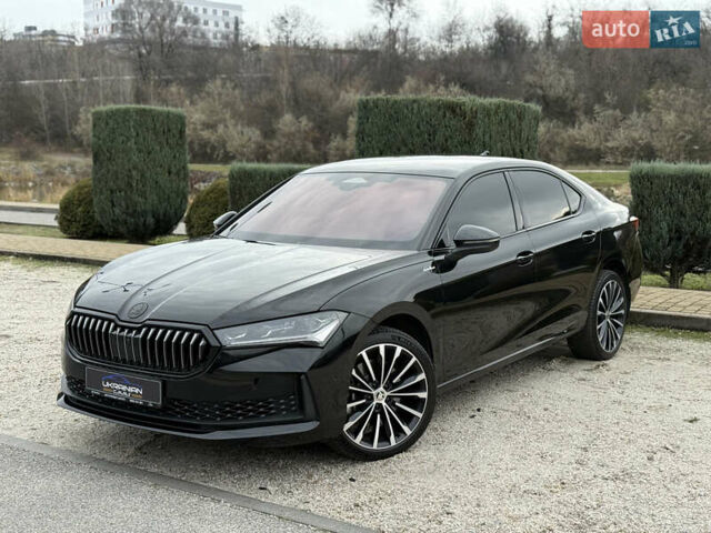 Черный Шкода Суперб, объемом двигателя 1.98 л и пробегом 31 тыс. км за 48300 $, фото 1 на Automoto.ua