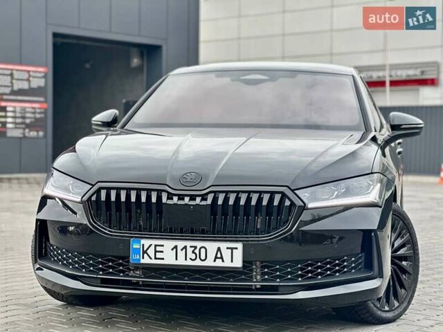 Черный Шкода Суперб, объемом двигателя 1.98 л и пробегом 6 тыс. км за 55555 $, фото 2 на Automoto.ua