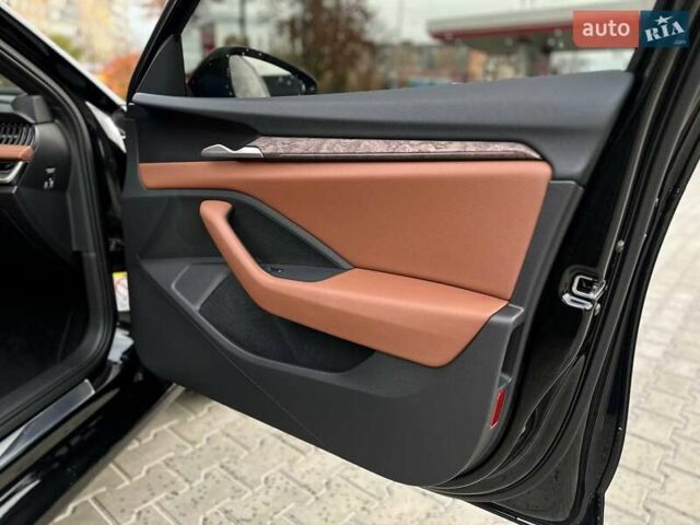 Черный Шкода Суперб, объемом двигателя 1.98 л и пробегом 6 тыс. км за 55555 $, фото 49 на Automoto.ua