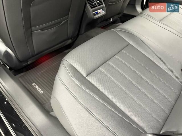 Черный Шкода Суперб, объемом двигателя 1.98 л и пробегом 1 тыс. км за 59999 $, фото 42 на Automoto.ua