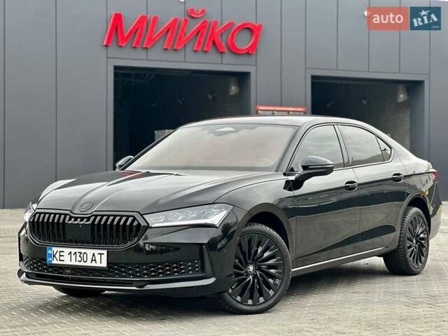 Черный Шкода Суперб, объемом двигателя 1.98 л и пробегом 6 тыс. км за 55555 $, фото 3 на Automoto.ua