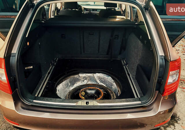 Шкода Суперб 2014 у Києві на Automoto.ua Фіолетовий Шкода Суперб, об'ємом двигуна 1.8 л та пробігом 240 тис. км за 11900 $, фото 26 на Automoto.ua