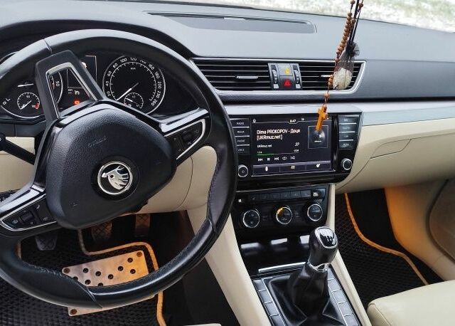 Коричневый Шкода Суперб, объемом двигателя 1.6 л и пробегом 260 тыс. км за 16000 $, фото 3 на Automoto.ua