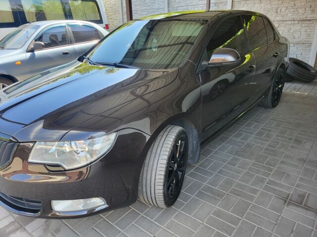 Коричневый Шкода Суперб, объемом двигателя 0 л и пробегом 290 тыс. км за 9900 $, фото 2 на Automoto.ua