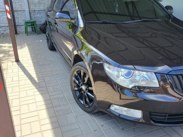 Коричневый Шкода Суперб, объемом двигателя 0 л и пробегом 290 тыс. км за 9900 $, фото 3 на Automoto.ua