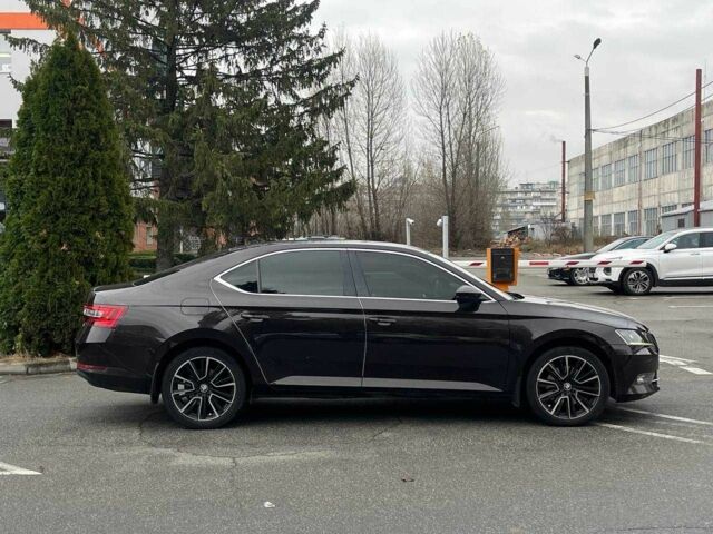 Коричневий Шкода Суперб, об'ємом двигуна 2 л та пробігом 200 тис. км за 19700 $, фото 5 на Automoto.ua