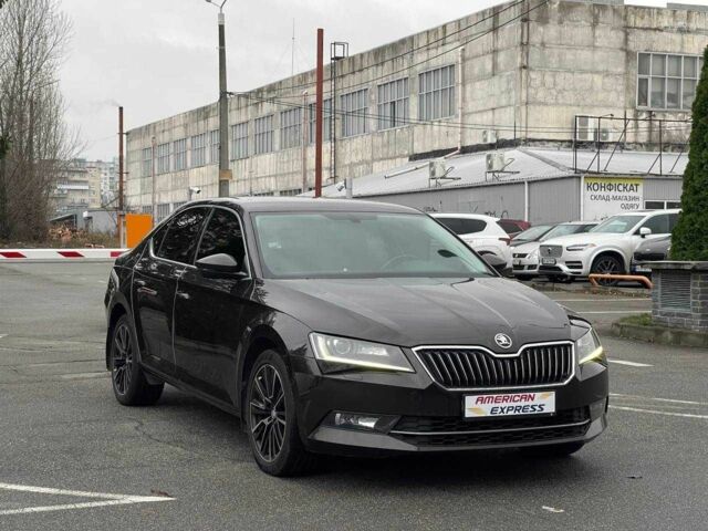 Коричневий Шкода Суперб, об'ємом двигуна 2 л та пробігом 200 тис. км за 19700 $, фото 1 на Automoto.ua