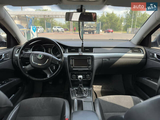 Коричневый Шкода Суперб, объемом двигателя 1.8 л и пробегом 280 тыс. км за 8350 $, фото 9 на Automoto.ua