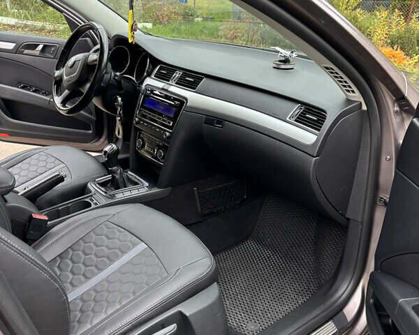 Коричневый Шкода Суперб, объемом двигателя 1.8 л и пробегом 255 тыс. км за 8500 $, фото 20 на Automoto.ua