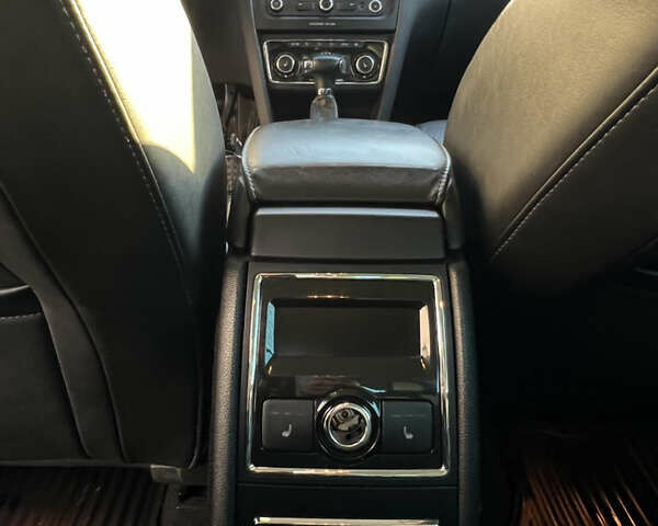 Коричневий Шкода Суперб, об'ємом двигуна 2 л та пробігом 233 тис. км за 10500 $, фото 9 на Automoto.ua