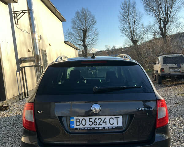 Коричневий Шкода Суперб, об'ємом двигуна 2 л та пробігом 233 тис. км за 10500 $, фото 3 на Automoto.ua