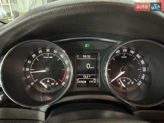 Коричневый Шкода Суперб, объемом двигателя 2 л и пробегом 240 тыс. км за 13200 $, фото 48 на Automoto.ua