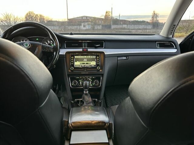 Коричневый Шкода Суперб, объемом двигателя 2 л и пробегом 306 тыс. км за 10500 $, фото 6 на Automoto.ua