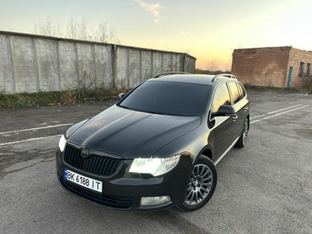 Коричневый Шкода Суперб, объемом двигателя 2 л и пробегом 306 тыс. км за 10500 $, фото 1 на Automoto.ua