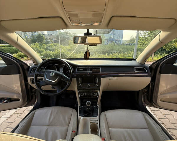 Коричневий Шкода Суперб, об'ємом двигуна 1.6 л та пробігом 325 тис. км за 9500 $, фото 5 на Automoto.ua