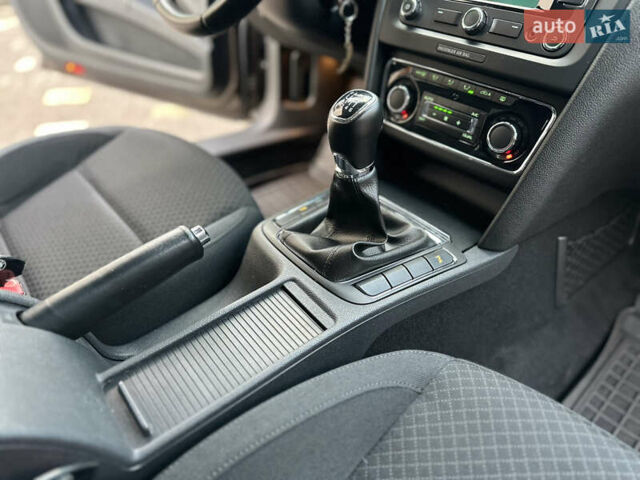 Коричневий Шкода Суперб, об'ємом двигуна 1.6 л та пробігом 258 тис. км за 10899 $, фото 117 на Automoto.ua