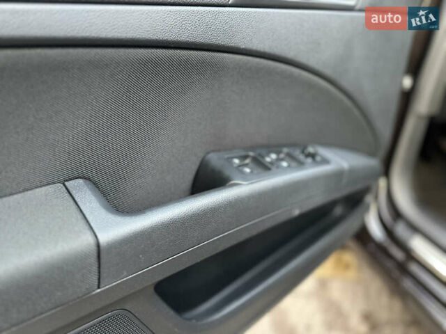 Коричневий Шкода Суперб, об'ємом двигуна 1.6 л та пробігом 258 тис. км за 10899 $, фото 104 на Automoto.ua