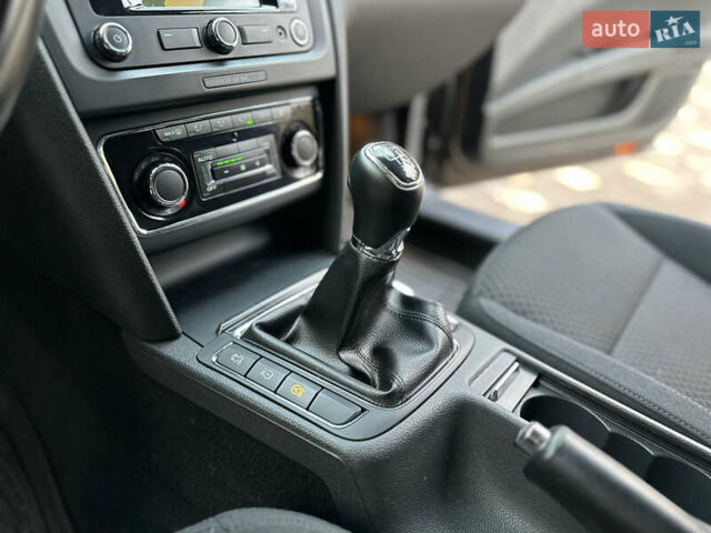 Коричневий Шкода Суперб, об'ємом двигуна 1.6 л та пробігом 258 тис. км за 10899 $, фото 99 на Automoto.ua