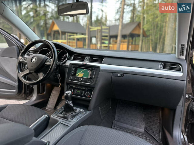 Коричневий Шкода Суперб, об'ємом двигуна 1.6 л та пробігом 258 тис. км за 10899 $, фото 128 на Automoto.ua