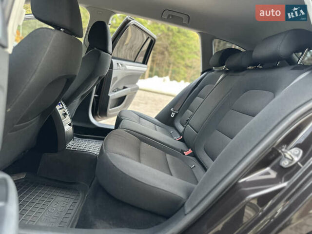 Коричневий Шкода Суперб, об'ємом двигуна 1.6 л та пробігом 258 тис. км за 10899 $, фото 136 на Automoto.ua