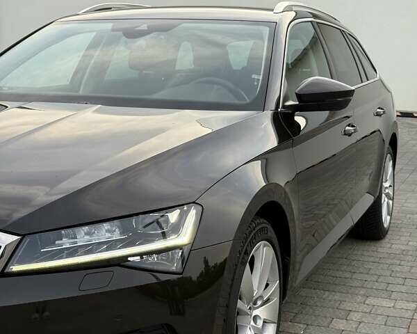 Коричневий Шкода Суперб, об'ємом двигуна 2 л та пробігом 141 тис. км за 23500 $, фото 1 на Automoto.ua