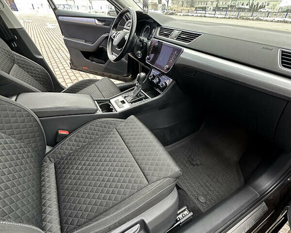 Шкода Суперб 2021 у Нововолинськ на Automoto.ua Коричневий Шкода Суперб, об'ємом двигуна 1.97 л та пробігом 320 тис. км за 18499 $, фото 5 на Automoto.ua