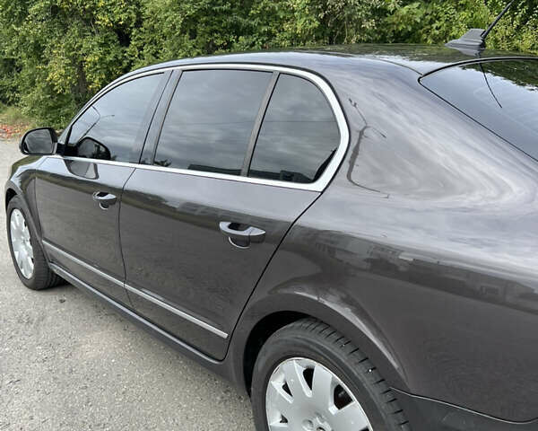 Коричневий Шкода Суперб, об'ємом двигуна 2 л та пробігом 194 тис. км за 9800 $, фото 12 на Automoto.ua