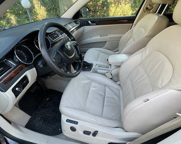 Коричневый Шкода Суперб, объемом двигателя 1.97 л и пробегом 337 тыс. км за 8600 $, фото 5 на Automoto.ua