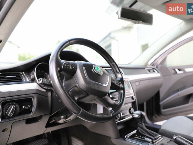 Шкода Суперб 2009 у Дрогобичі на Automoto.ua Коричневий Шкода Суперб, об'ємом двигуна 1.9 л та пробігом 250 тис. км за 8500 $, фото 32 на Automoto.ua