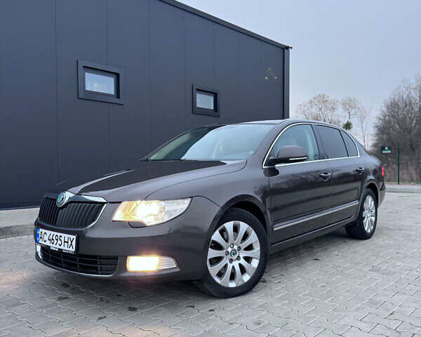 Коричневый Шкода Суперб, объемом двигателя 2 л и пробегом 337 тыс. км за 8900 $, фото 3 на Automoto.ua