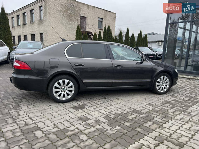 Коричневый Шкода Суперб, объемом двигателя 1.8 л и пробегом 292 тыс. км за 7990 $, фото 43 на Automoto.ua