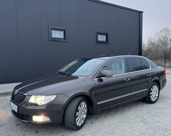 Коричневый Шкода Суперб, объемом двигателя 2 л и пробегом 337 тыс. км за 8900 $, фото 4 на Automoto.ua