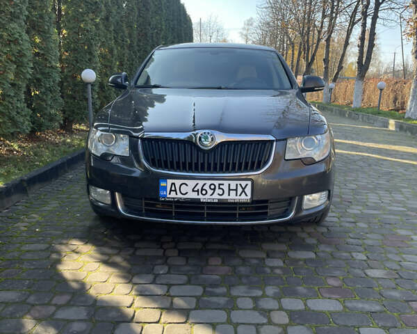 Коричневый Шкода Суперб, объемом двигателя 1.97 л и пробегом 337 тыс. км за 8600 $, фото 1 на Automoto.ua