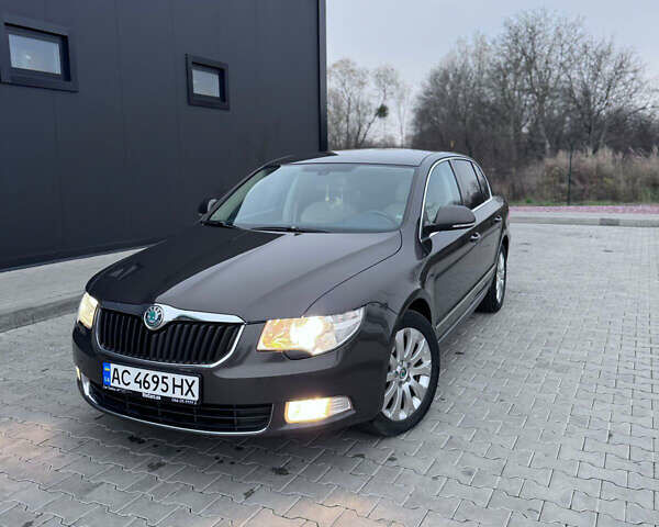 Коричневый Шкода Суперб, объемом двигателя 2 л и пробегом 337 тыс. км за 8900 $, фото 1 на Automoto.ua