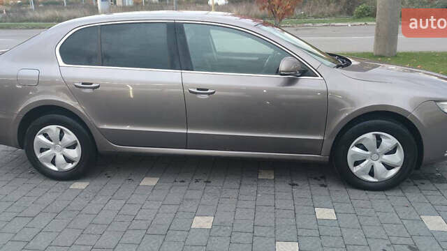 Шкода Суперб 2012 у Ужгороді на Automoto.ua Коричневий Шкода Суперб, об'ємом двигуна 1.6 л та пробігом 303 тис. км за 8900 $, фото 5 на Automoto.ua