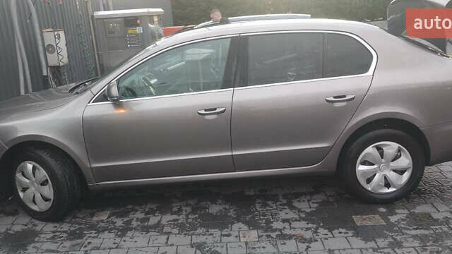 Шкода Суперб 2012 у Ужгороді на Automoto.ua Коричневий Шкода Суперб, об'ємом двигуна 1.6 л та пробігом 303 тис. км за 8900 $, фото 4 на Automoto.ua