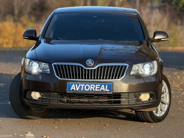 Коричневый Шкода Суперб, объемом двигателя 0 л и пробегом 235 тыс. км за 12600 $, фото 2 на Automoto.ua